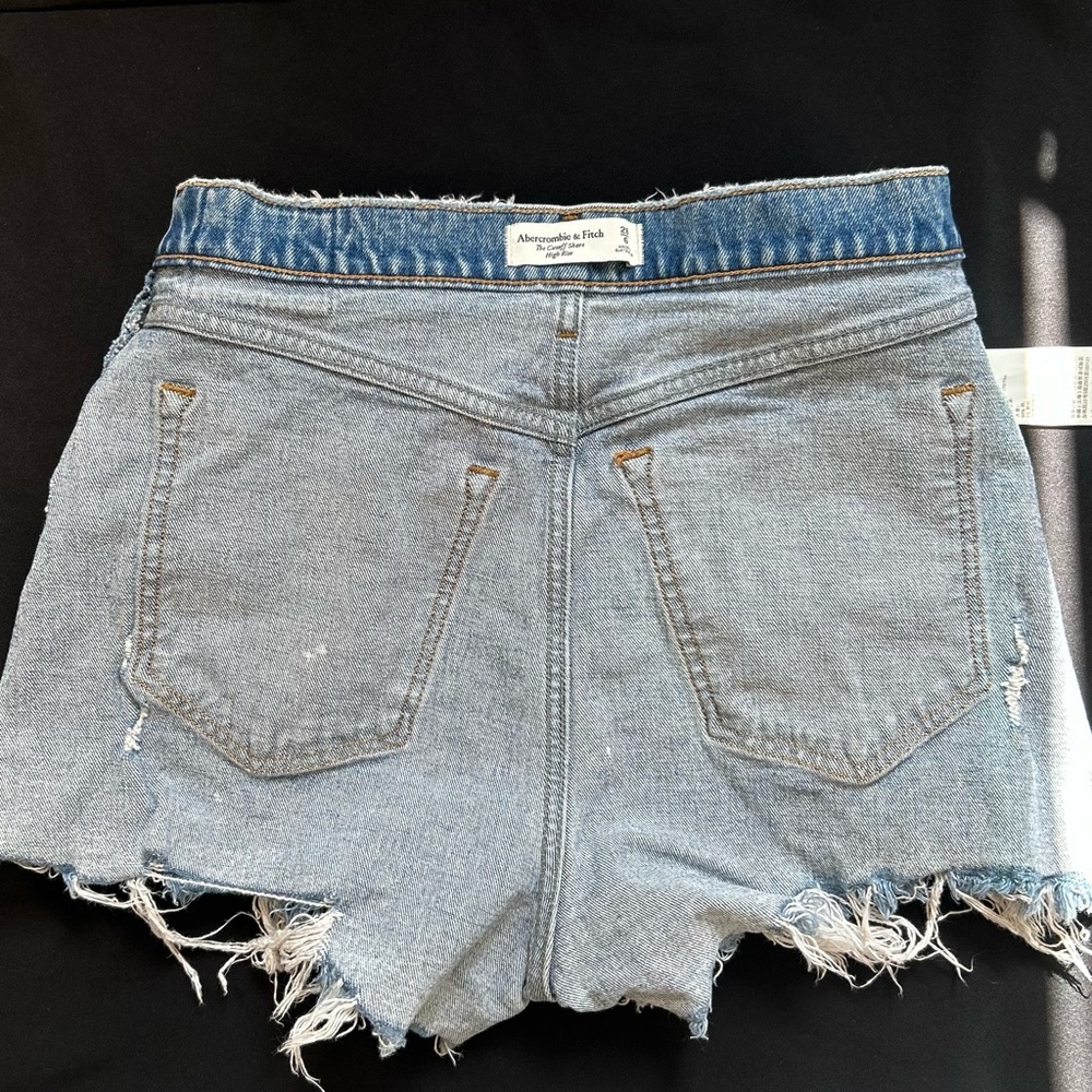 Abercrombie & Fitch
The Cutoff Short
High Rise - Picture 6 of 8